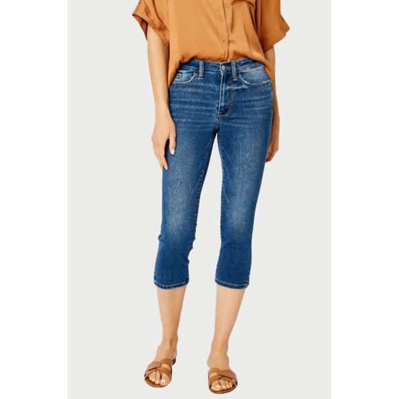 Judy Blue Mid Rise Garmed Dyed Capri